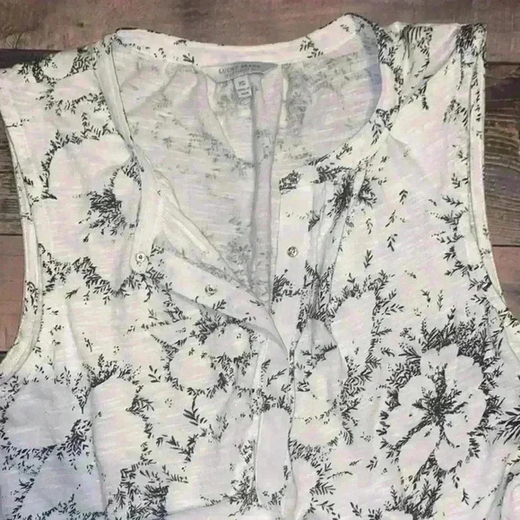 Lucky Brand top size Xsmall - Picture 3 of 4
